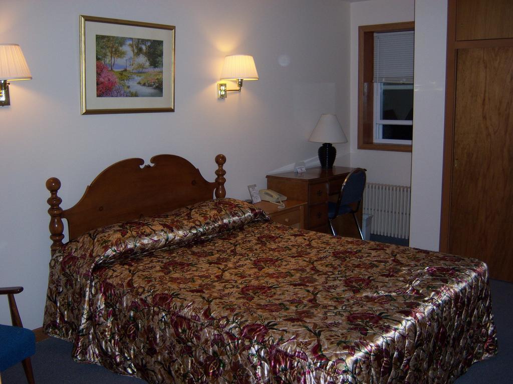 Travelers Inn Motel イーグル・リバー 部屋 写真