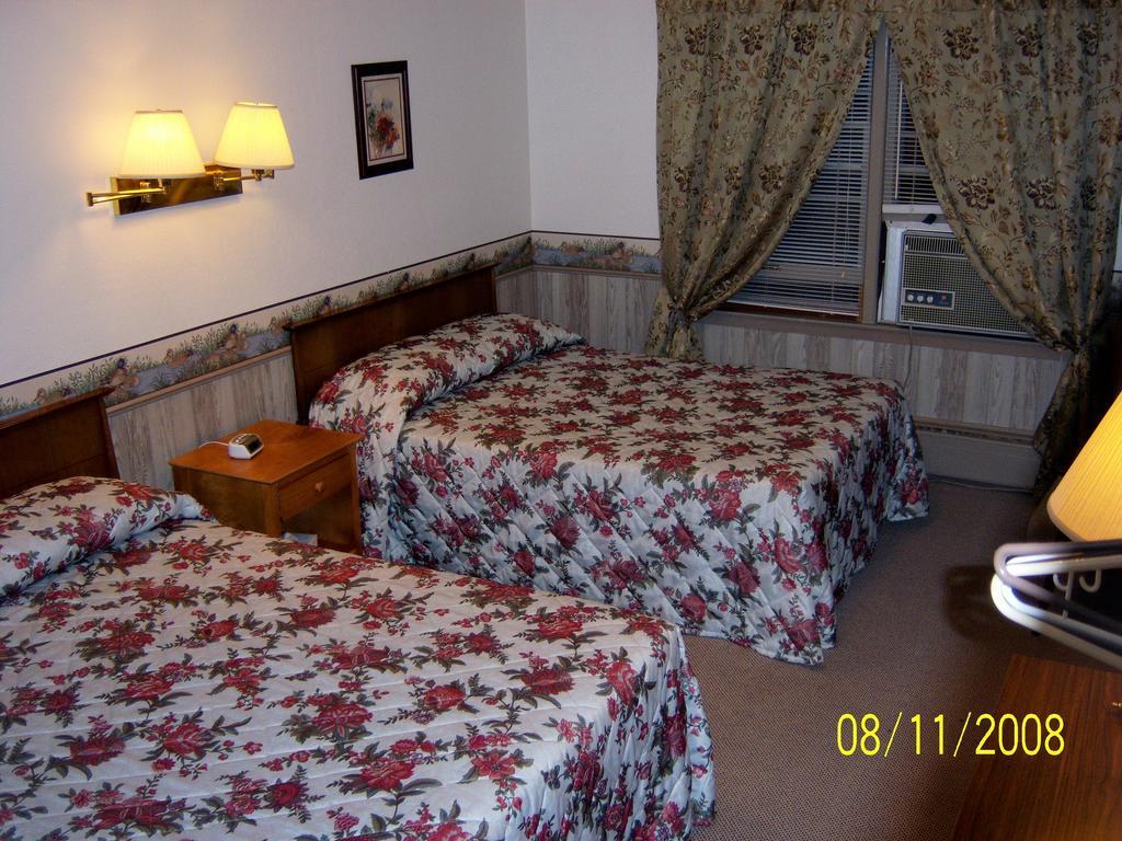 Travelers Inn Motel イーグル・リバー 部屋 写真