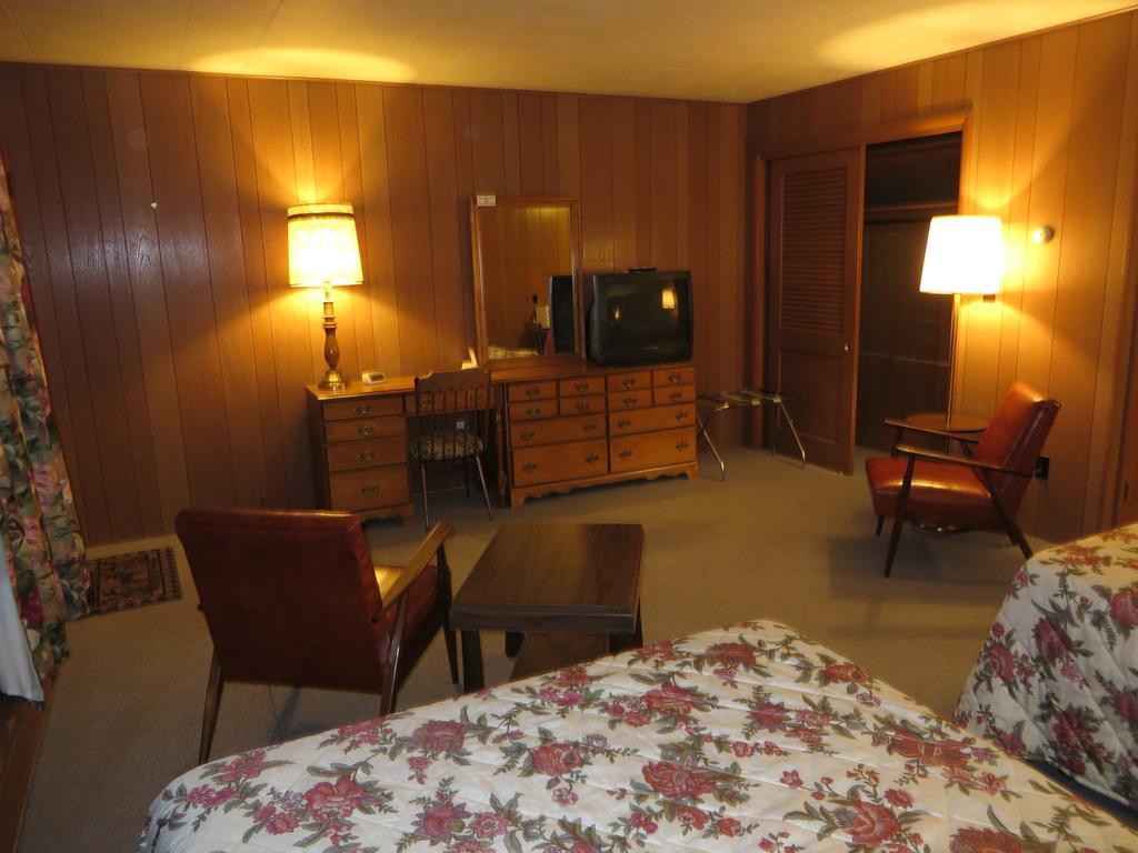 Travelers Inn Motel イーグル・リバー 部屋 写真