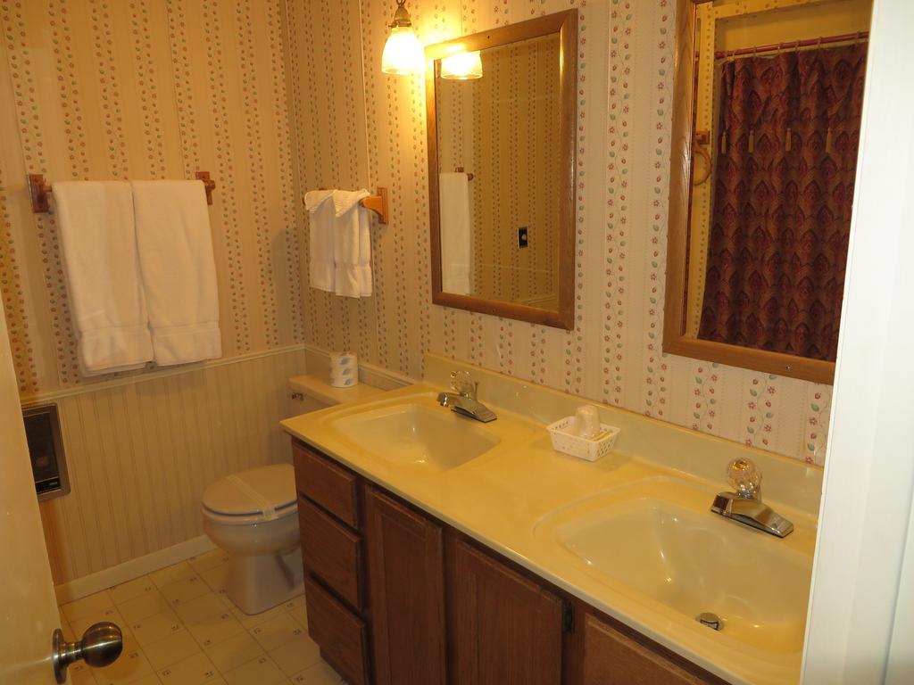 Travelers Inn Motel イーグル・リバー 部屋 写真