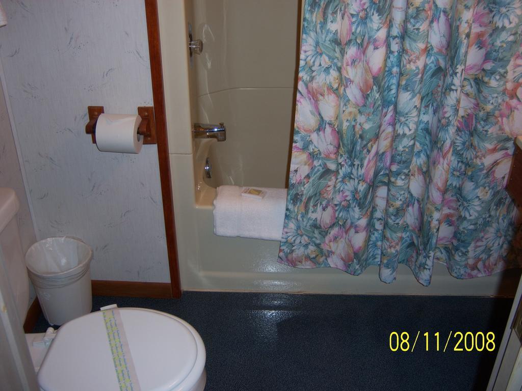 Travelers Inn Motel イーグル・リバー 部屋 写真